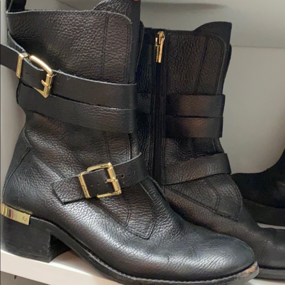 COPY - Vince camuto books
